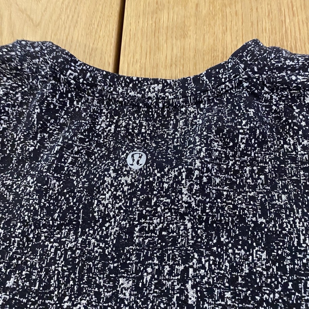 Lululemon Extra Mile Long Sleeve Running Luon Suited Jacquard Black White Size 8 - Picture 4 of 14
